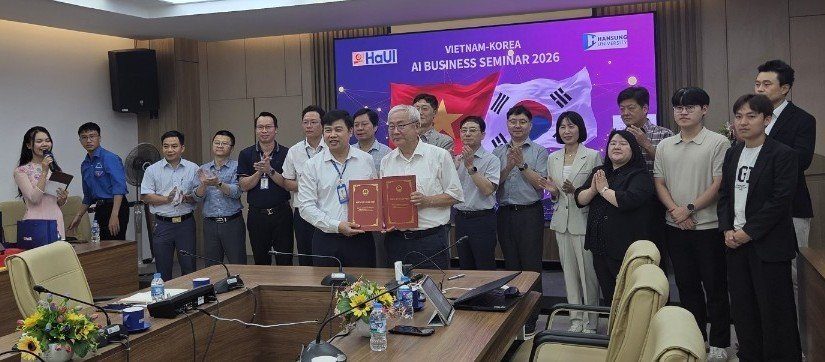 Hiệu trưởng Trường Cơ khí – Ô tô (HaUI) và Viện trưởng Jung Jin-taek sau khi ký MOU